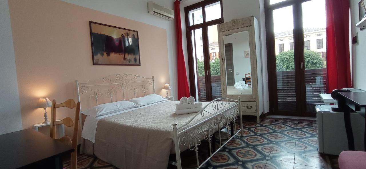Onlyrooms III - Piazza Jenne Cagliari Exterior foto